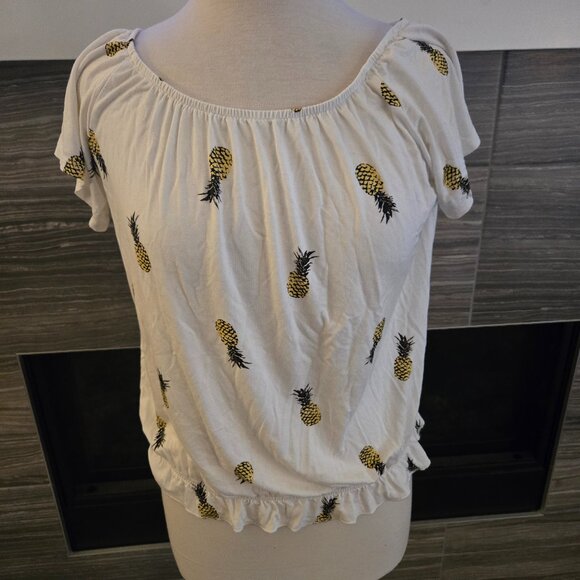 Ricki's White Pineapple Print Top M Medium Scoop Neck Ruffle Hem Short Sleeve - Picture 1 of 2
